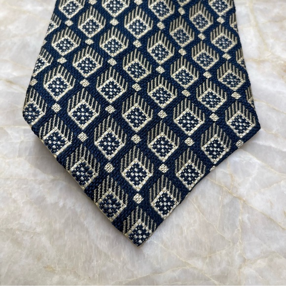 Donna Karan Silk Tie - Picture 2 of 5